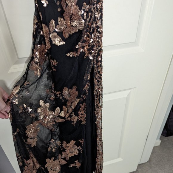 Sequin Bodycon Dress - Picture 6 of 8